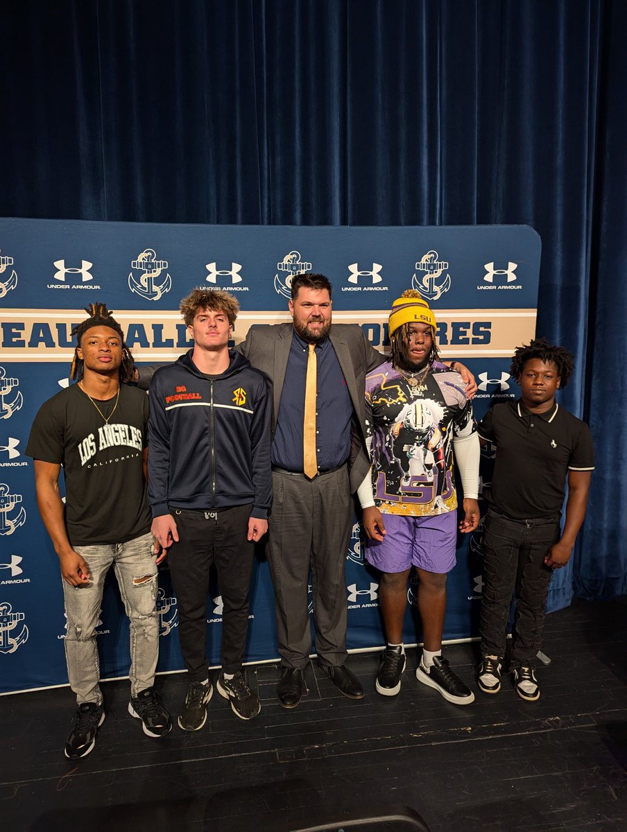 Happy birthday to the 🐐 <a href="/EauGallieHC/">Coach Sands</a> 
Preciate everything you do coach🖤🖤