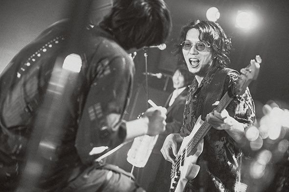 YutaroonBass's tweet image. IKEさん @ike1984official 
「IKE THE LIVE」 

アジアでの数公演を経ての集大成、バンドもばっちり仕上がって最高の熱量だった❤️‍🔥

イケさんの歌力でバンドと会場に火が点いて、みんなで一つになったライブ！
一曲目から会場の空気で涙腺やばかった…

最高の一日でした㊗️

#IKE #Handshaking