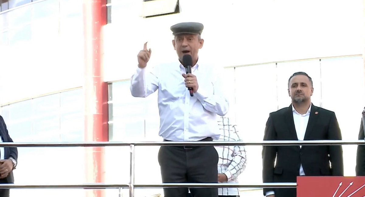 #SONDAKİKA Özgür Özel: “Cumhuriyet Halk Partisi'nin, Kürtlerle ilişki kurmak için ve Kürtler için iyisini istemek için DEM Partisine ihtiyacı yok."