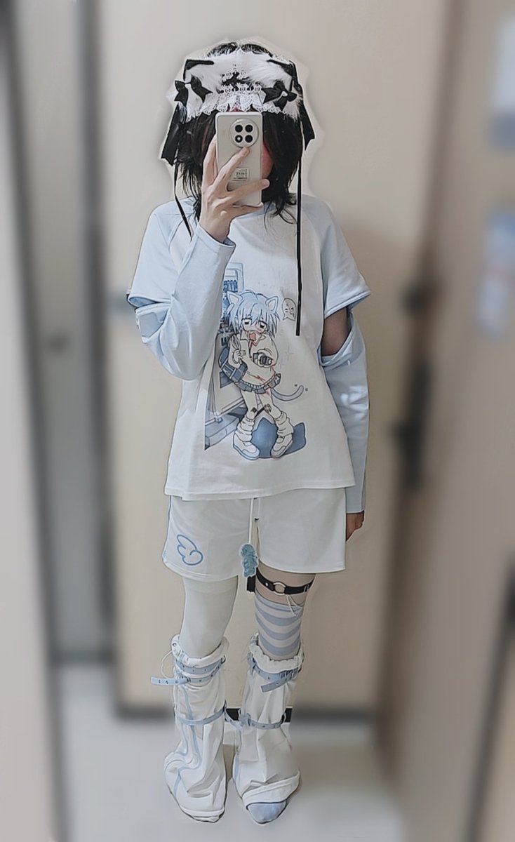 Chu9w0ww's tweet image. QQ相机拍的我好幼，，。爱了，。