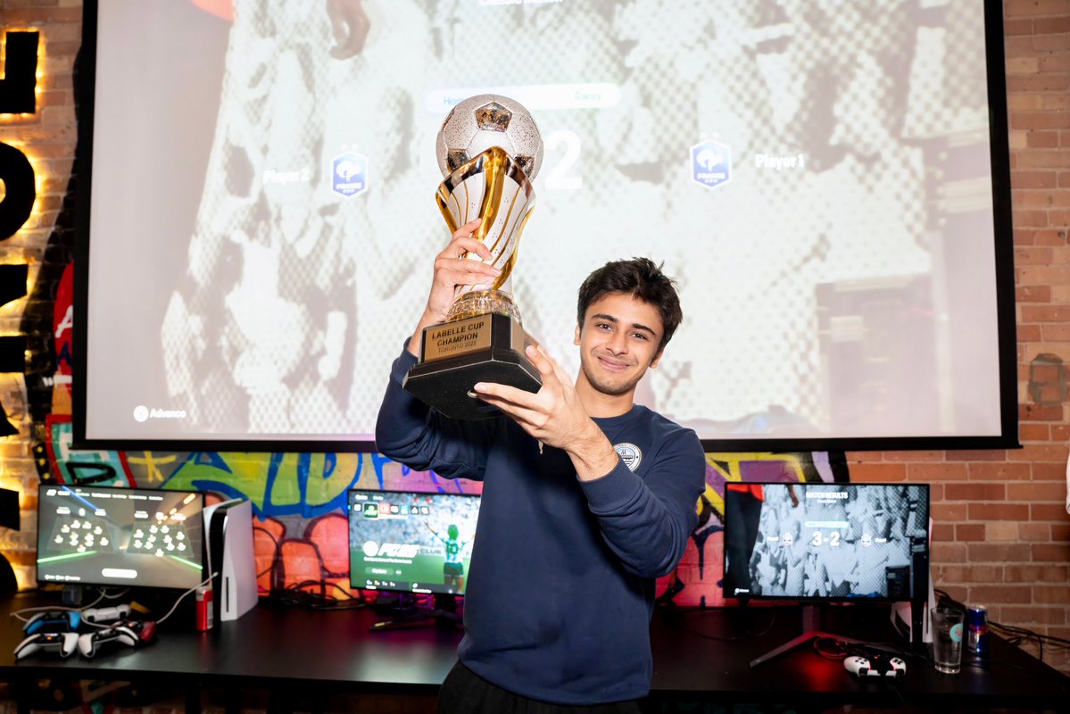 Redbull Lavelle Cup Champion!

Really happy to have won my first tournament in Canada. 

Appreciate <a href="/MikeLaBelle/">Mike LaBelle</a> <a href="/TheOohwayy/">Jonny</a> for setting it all up, absolute legends!

Next stop, LCQ at the EWC in Riyadh 🇸🇦