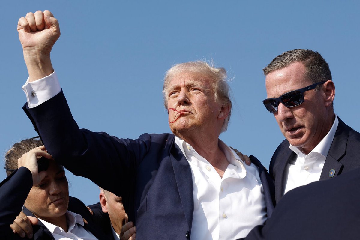 howardlutnick's tweet image. Today marks one year since an assassin tried to kill President Trump in Butler, Pennsylvania. I cannot imagine what would have happened to this country if his life was not spared that day.
What human being would have the power to rise up when being rushed off the stage by the…