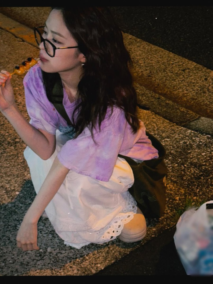 Proof that I can look pretty while eating something sticky.