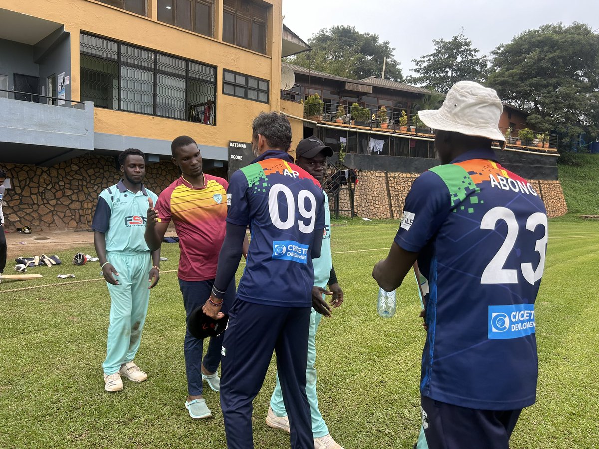 We fall to a 109-run loss to Ceylon Lions in Lugogo.

Ceylon Lions 249/7 in 50 overs, Wanderers 140/10 in 33.4 overs. 

Match details: ugcricket.com/Uganda/viewSco…

#FollowWanderersUg #LycaConnectsCricket