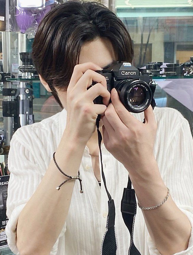 aidenhalf's tweet image. Ahayyy beli kamera baru