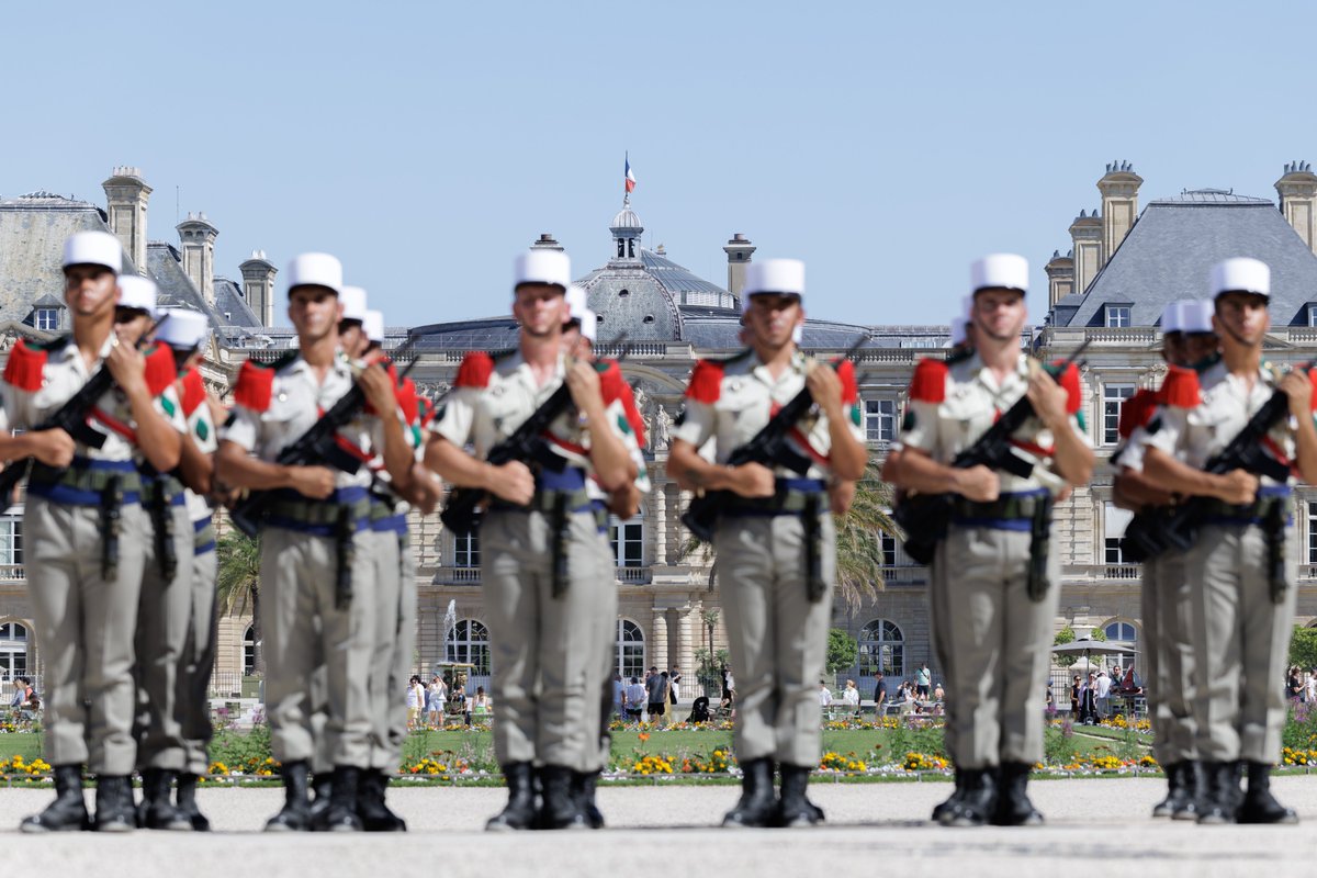 Sénat (@senat) on Twitter photo Prise d’armes de la Légion étrangère
À la veille du 14 Juillet, la traditionnelle prise d'armes de la <a href="/LegionEtrangere/">Légion étrangère</a> s'est déroulée en présence de <a href="/gerard_larcher/">Gérard Larcher</a>, Président du Sénat, et Thierry Burkhard, <a href="/CEMA_FR/">Chef d'état-major des armées</a>, dans le Jardin du Luxembourg.
#Sénat #JardinDuLuxembourg Prise d’armes de la Légion étrangère
À la veille du 14 Juillet, la traditionnelle prise d'armes de la <a href="/LegionEtrangere/">Légion étrangère</a> s'est déroulée en présence de <a href="/gerard_larcher/">Gérard Larcher</a>, Président du Sénat, et Thierry Burkhard, <a href="/CEMA_FR/">Chef d'état-major des armées</a>, dans le Jardin du Luxembourg.
#Sénat #JardinDuLuxembourg