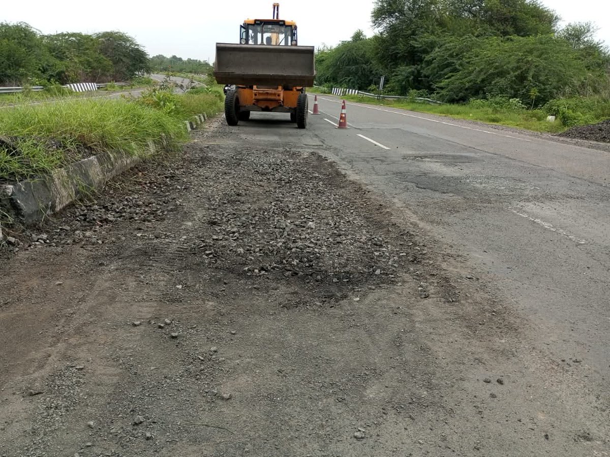 bjpneelrao's tweet image. ગુજરાતમાં ભાજપા સરકાર દ્વારા નર્મદા જિલ્લાના મુખ્ય માર્ગ અંકલેશ્વર-રાજપીપલા હાઈવે પર માર્ગ દુરસ્તીકરણની કામગીરી પૂરજોશમાં થઈ રહી છે.
#narmada #constructionwork #moonsoon2025 #moonsoon