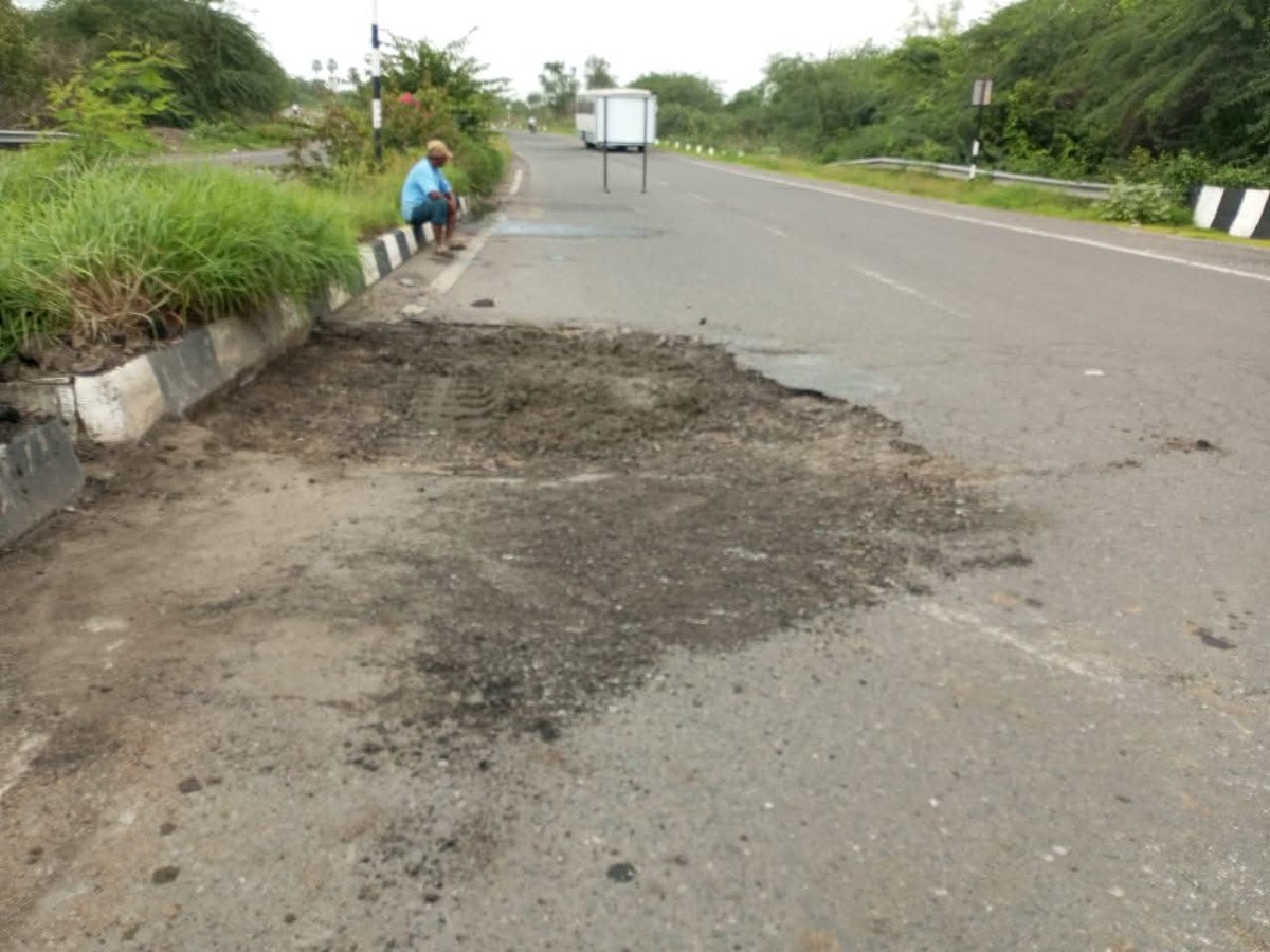 bjpneelrao's tweet image. ગુજરાતમાં ભાજપા સરકાર દ્વારા નર્મદા જિલ્લાના મુખ્ય માર્ગ અંકલેશ્વર-રાજપીપલા હાઈવે પર માર્ગ દુરસ્તીકરણની કામગીરી પૂરજોશમાં થઈ રહી છે.
#narmada #constructionwork #moonsoon2025 #moonsoon