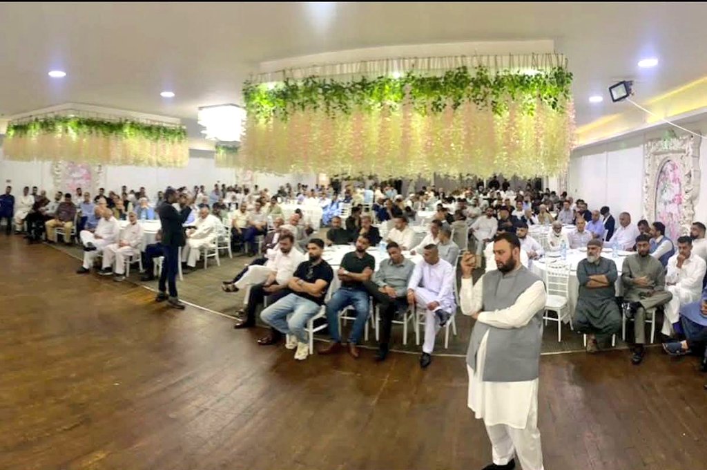 Nadeem Asghar kaira (@nadeemkaira1) on Twitter photo پاکستان پیپلز پارٹی مڈلینڈز کی جانب سے منعقدہ تقریب میں شرکت میرے لیے باعثِ اعزاز تھی۔ اوورسیز کارکنان کا جذبہ، وابستگی اور پارٹی سے وفا دیکھ کر دلی خوشی ہوئی۔ ایسی تقریبات پیپلز پارٹی کے نظریے کو مزید مضبوط بناتی ہیں۔
<a href="/BBhuttoZardari/">BilawalBhuttoZardari</a>
<a href="/QamarKairaPPP/">Qamar Zaman Kaira</a> پاکستان پیپلز پارٹی مڈلینڈز کی جانب سے منعقدہ تقریب میں شرکت میرے لیے باعثِ اعزاز تھی۔ اوورسیز کارکنان کا جذبہ، وابستگی اور پارٹی سے وفا دیکھ کر دلی خوشی ہوئی۔ ایسی تقریبات پیپلز پارٹی کے نظریے کو مزید مضبوط بناتی ہیں۔
<a href="/BBhuttoZardari/">BilawalBhuttoZardari</a>
<a href="/QamarKairaPPP/">Qamar Zaman Kaira</a>