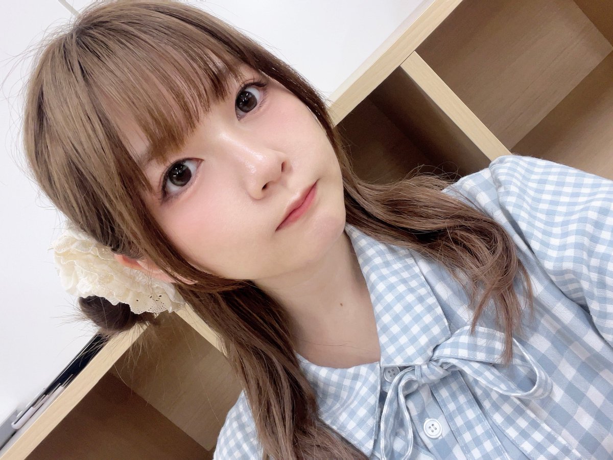 今流行ってる(?) ピクセルアート風に 左の写真をしてもらった