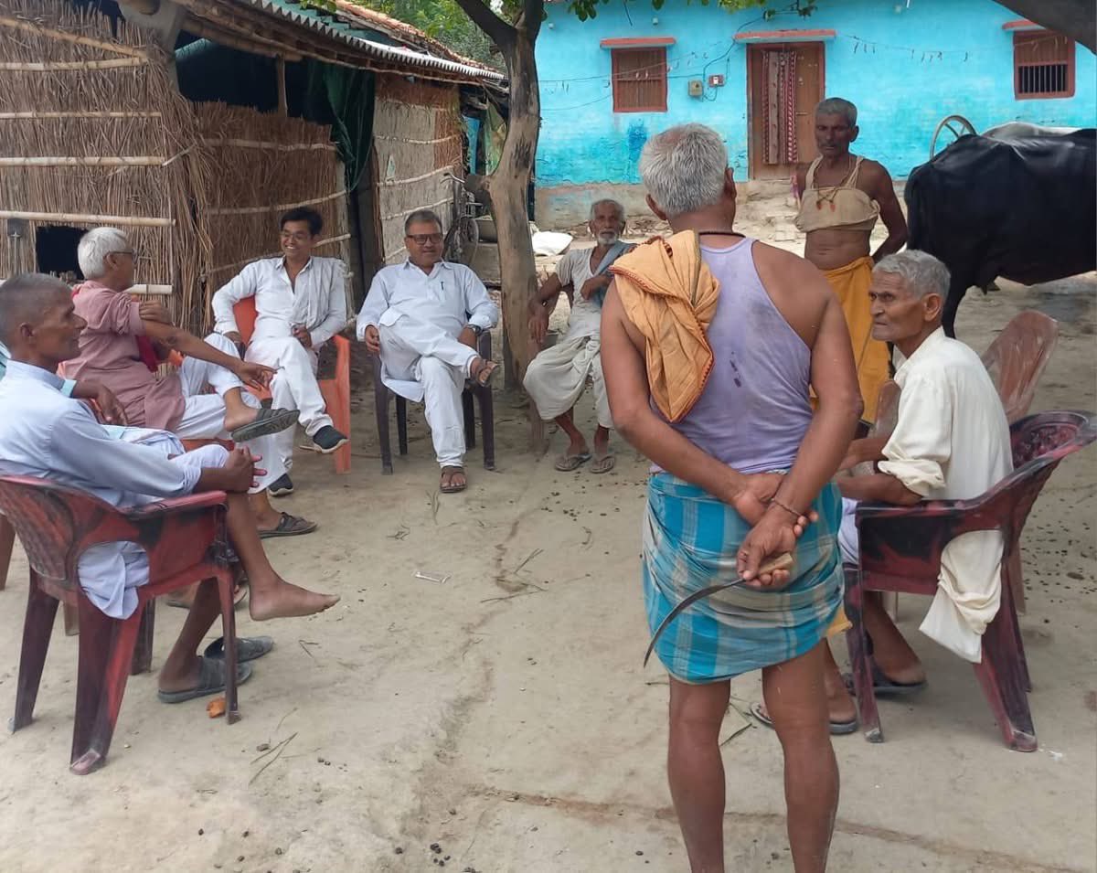 tdpsinghRLMshr's tweet photo. #बेलसंड अधिसूचित क्षेत्र में घर घर हाजिरी, #राष्ट्रीय_लोक_मोर्चा क़े 5 सितम्बर को पटना मिलर हाई स्कुल में आयोजित रैली का निमंत्रण भी दिया, श्री उपेंद्र कुशवाहा जी तथा NDA क़े विचार धारा पर चर्चा, बेलसंड जीतेगा  @UpendraKushRLM https://t.co/WKdGzewnYz