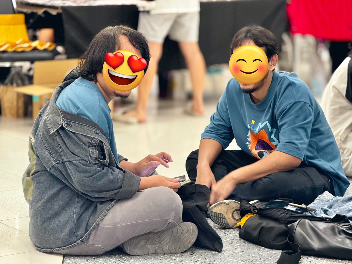 ไปงานจับมือ
ได้เติมไอดอล ❌
ได้เติม #นิวแต๋ง ✅
.
เสื้อคู่ด้วยนะวันนี้ เสริฟสุดไรสุด