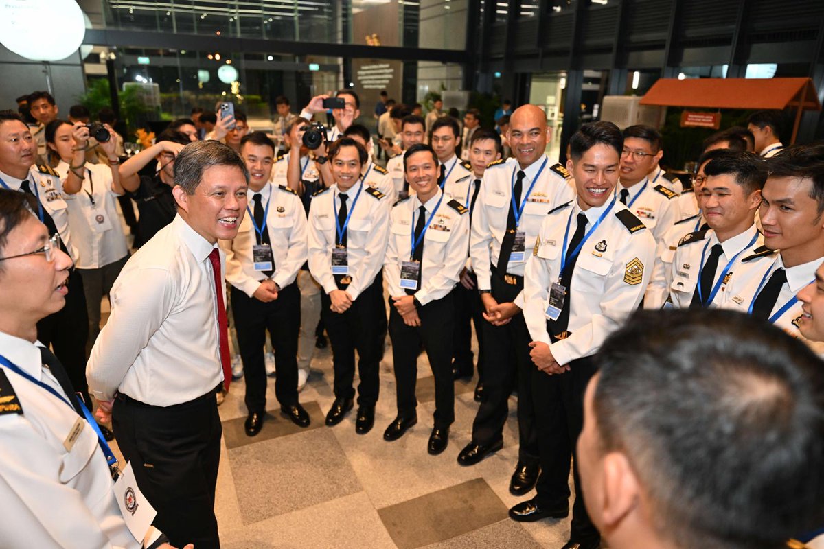 mindefsg's tweet image. President @Tharman_S hosted over 450 personnel from MINDEF and the SAF to a reception this evening to recognise their commitment and valuable contributions towards the defence of 🇸🇬 More: go.gov.sg/mindef-pgr25