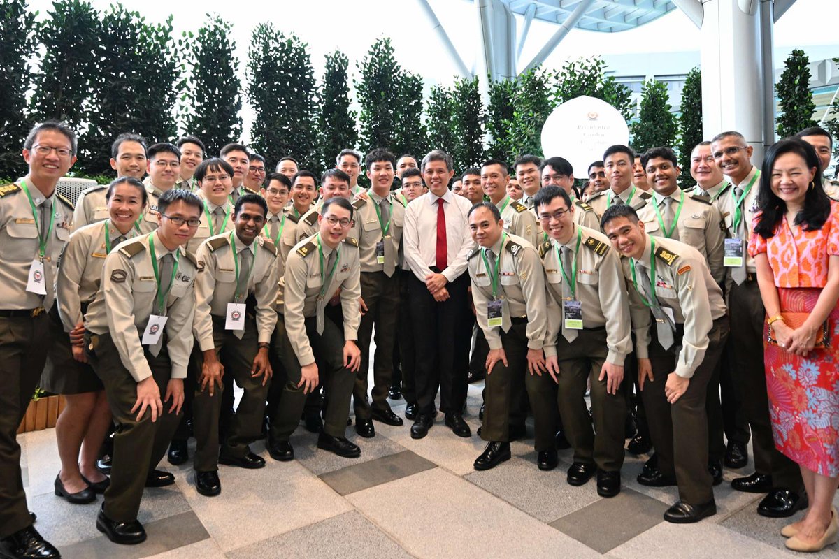 mindefsg's tweet image. President @Tharman_S hosted over 450 personnel from MINDEF and the SAF to a reception this evening to recognise their commitment and valuable contributions towards the defence of 🇸🇬 More: go.gov.sg/mindef-pgr25