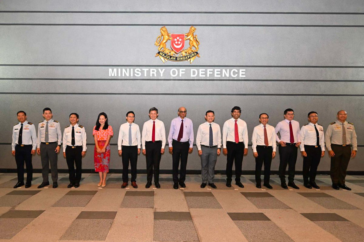 mindefsg's tweet image. President @Tharman_S hosted over 450 personnel from MINDEF and the SAF to a reception this evening to recognise their commitment and valuable contributions towards the defence of 🇸🇬 More: go.gov.sg/mindef-pgr25