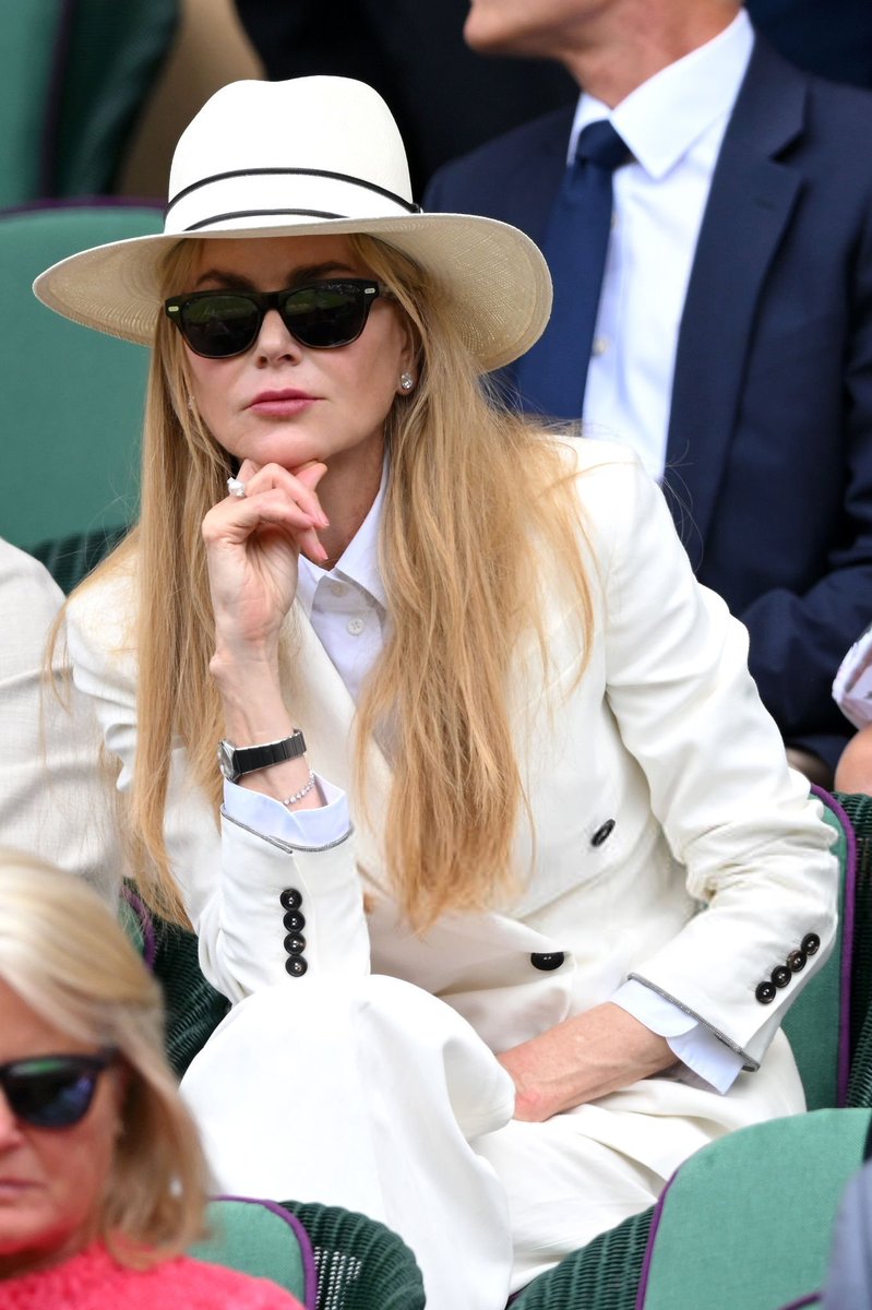nkidmanbr's tweet image. 📸: Nicole Kidman comparece no décimo quarto dia do Campeonato de Wimbledon 2025 no All England Lawn Tennis and Croquet Club, neste domingo, 13 de julho, em Londres, Inglaterra.