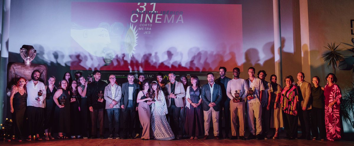 🎦 El viernes finalizó el 31ª <a href="/festivaliberico/">Festival Ibérico de Cine</a> con la gala de clausura, que se celebró en la terraza del <a href="/lopezdeayala/">Teatro López de Ayala</a>.

El dip <a href="/RCabezasBadajoz/">Ricardo Cabezas</a> entregó el premio al mejor corto infantil del Festival dos Miudos, que fue para "Lights" de Aitana Cantero y María Isabel Sáiz.