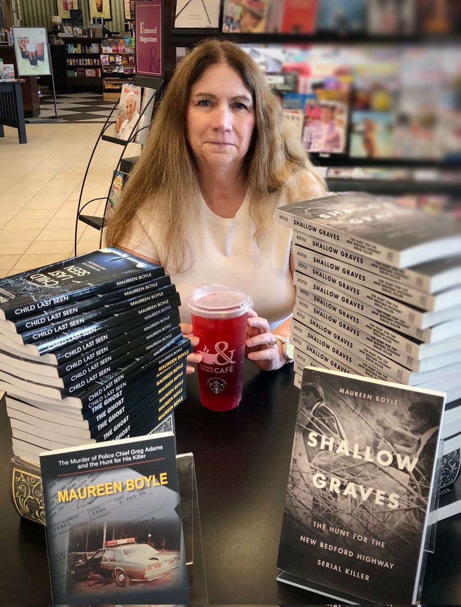MaureenEBoyle1's tweet image. Cooling off with @Starbucks passion fruit iced tea on a hot day at @BNBuzz in Smithfield RI #summerreading #BooksWorthReading