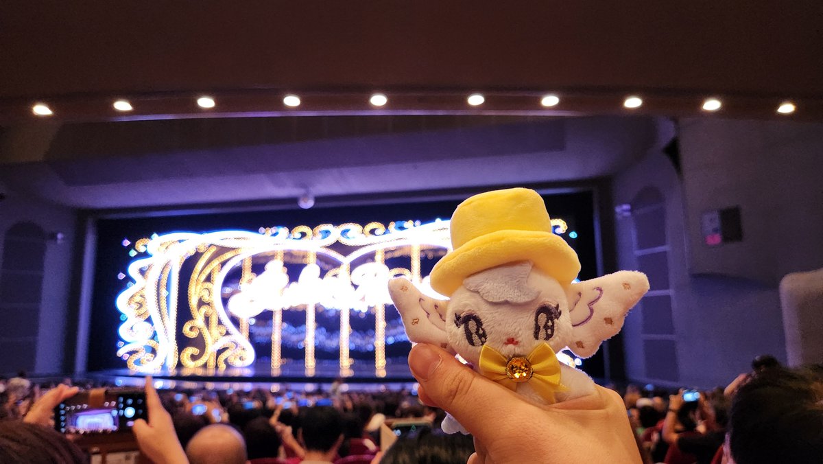 toakoko1007's tweet photo. 花組さんお久しぶりです。
初ソワレ。

悪魔城はゆりさんぽんちゃん(月組ー)
ショーは天城れいんさん(覚醒した？！)微笑みの国一之瀬航季さんオペラ泥棒。

帰宅して中2娘とアラフィフ母で悪魔城ごっこ😂

今日の宝塚歌劇も最高に素敵でした！
ありがとう、宝塚！！

レヴィちゃんBIRTHDAY観劇✨ https://t.co/WlAGBIk4X7