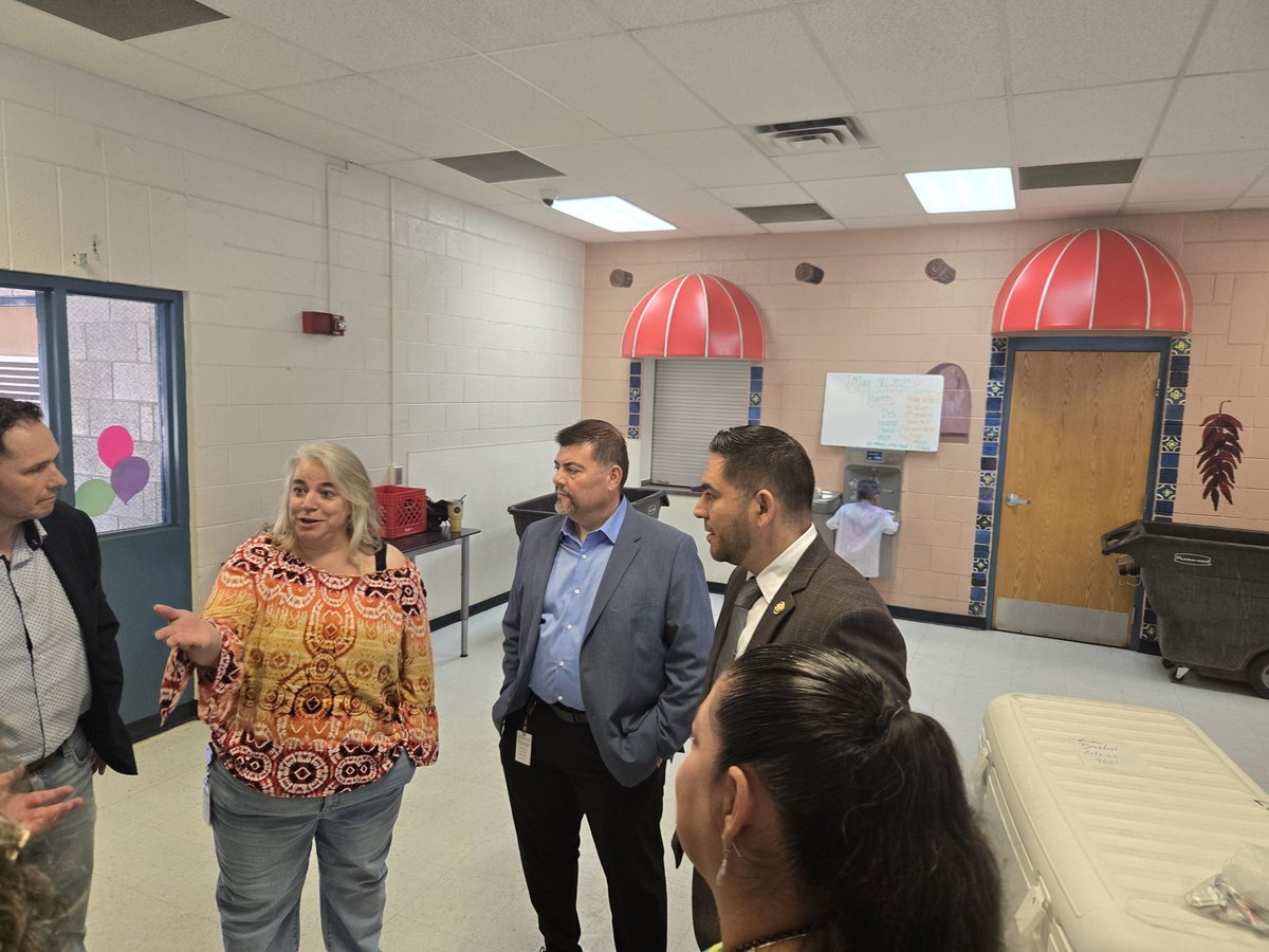ignacior38's tweet image. A powerful week of connection and advocacy!
✅ Met with our Migrant Ed families
🎒 Launched our annual #StuffTheBus event
🤝 Spoke with @RepGabeVasquez about our LCPS–@LasCrucesGov summer partnership & the impact of frozen federal funds on our students. @LCPSnet