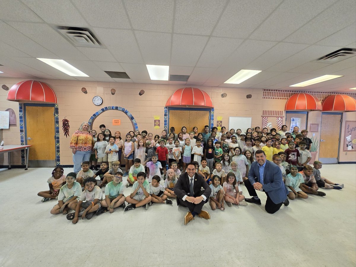 ignacior38's tweet image. A powerful week of connection and advocacy!
✅ Met with our Migrant Ed families
🎒 Launched our annual #StuffTheBus event
🤝 Spoke with @RepGabeVasquez about our LCPS–@LasCrucesGov summer partnership & the impact of frozen federal funds on our students. @LCPSnet