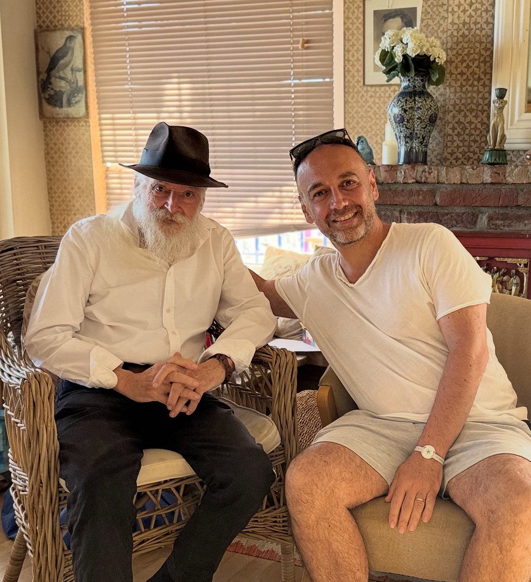 With Michael, Charlie Chaplin’s eldest son! He appeared  w his father in film "A King in New York." and wrote a book as a teen "I Couldn't Even Smoke the Grass on My Father's Lawn."  Charlie Chaplin tried to halt its publication, but book was released #CharlieChaplin  #movies