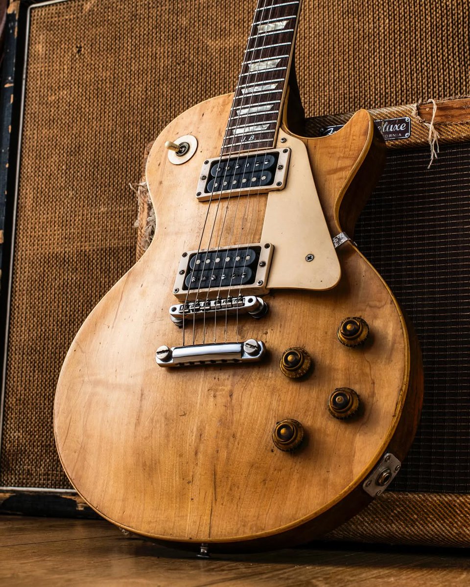 Jeff Beck's 1959 Gibson Les Paul aka 'The Yardburst', was his main guitar from 1966-69 used with both The Yardbirds and The Jeff Beck Group 
#FamousGuitars #guitar #Gibson #JeffBeck #GibSunday