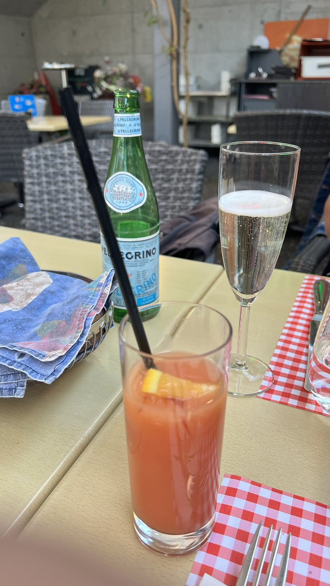 Martiprime's tweet photo. Habe auch noch was dazu beizutragen. Immer mehr Restaurants halten sich in der Schweiz nicht mehr an diese Tubbeli EU Regelung! @Europarl_DE #strohalm https://t.co/Y7alW55k4Z
