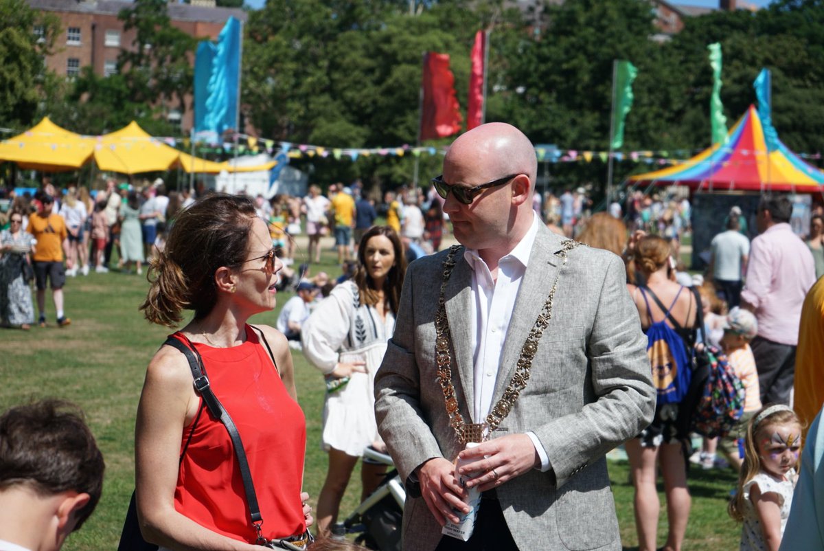Dublin City Council (@dubcitycouncil) on Twitter photo Would you look who it is, <a href="/LordMayorDublin/">Lord Mayor of Dublin</a> has popped in to Merrion Square Park to say hello!! <a href="/RayMcAdam/">Cllr. Ray McAdam</a> 👋 Would you look who it is, <a href="/LordMayorDublin/">Lord Mayor of Dublin</a> has popped in to Merrion Square Park to say hello!! <a href="/RayMcAdam/">Cllr. Ray McAdam</a> 👋