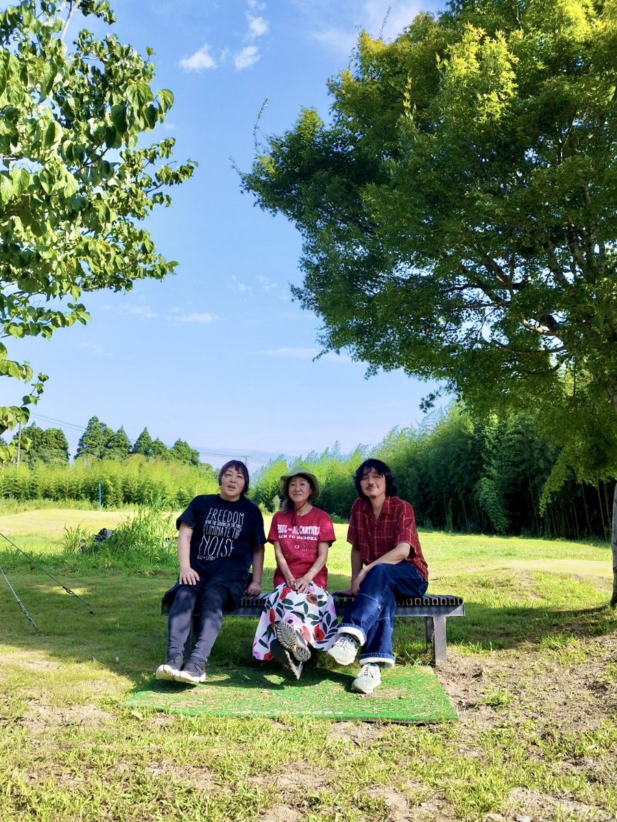 fenderjb78's tweet image. 昨日の「秘密の場所」ライブ(笑)で
種ともこ『Restart Journey 2025』ツアー無事終了。
このトリオはホントに組み合わせの妙。
ステージ上にいろんな風が吹いてました!次が楽しみになるってのは幸せなこと。
種さん完全復活!
唯一無二な曲を作れるアーティストが帰って来た。新曲も最高!!!