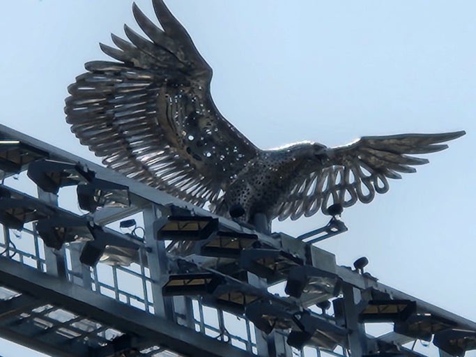 아니쌰갈
이 독수리 조형물 세금 포함해서 

5억이래

…………..예?????????????????????????