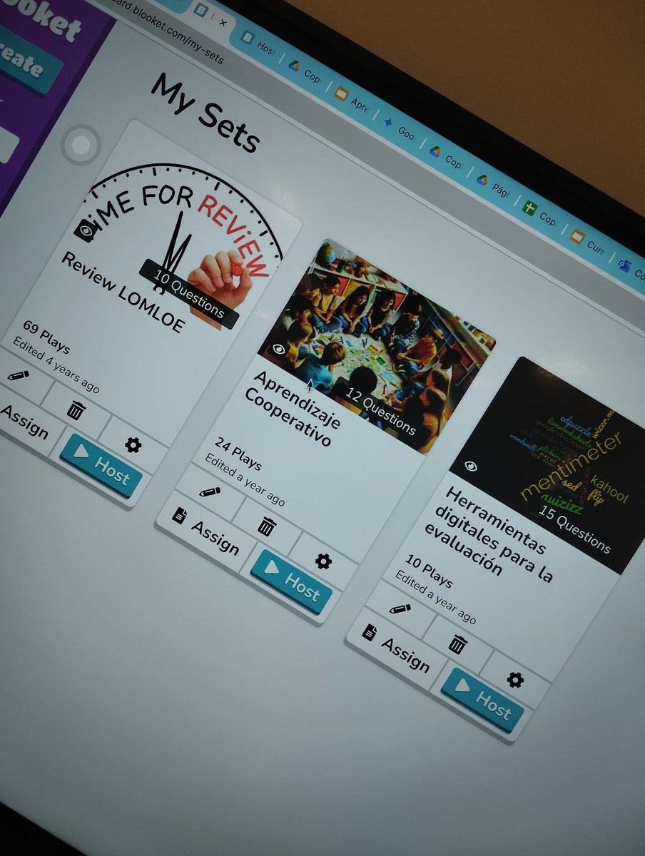 Disfrutando de las vacaciones tras un trimestre frenético. Formación en el  Colegio Costa Adeje en Tenerife, participando en los <a href="/CexUnizar/">Cursos Extraordinarios - Universidad de Zaragoza</a> y presentando mi proyecto "De la visión a la acción: liderazgo y mentoría" para alargar mi vínculo con CP María de Ávila. ¡Feliz verano! ☀️