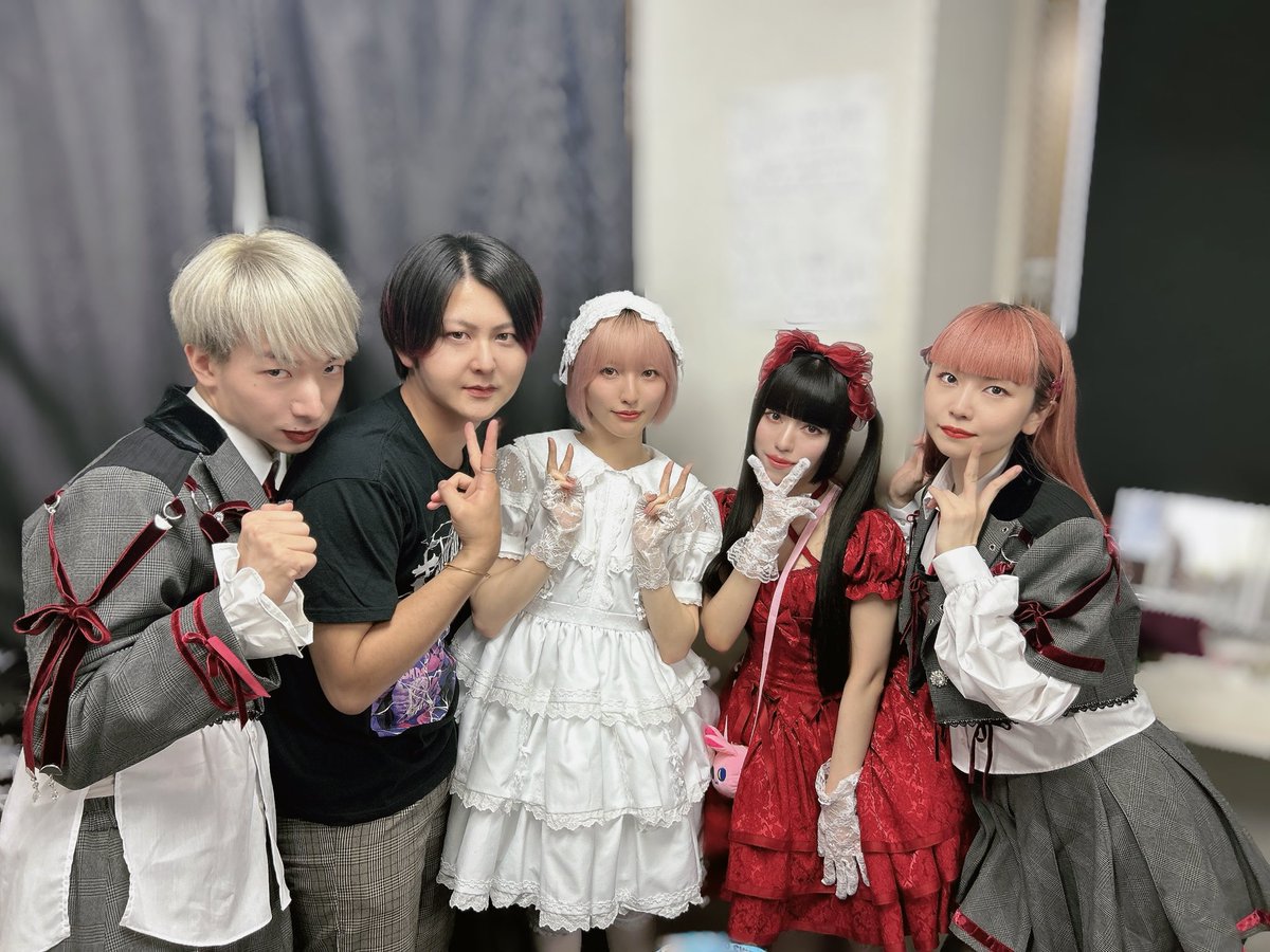 昼のティンカーベル初野🧚🏻新宿motion
『HUG!BUG!FAT!』
ありがとうございました❗️😁👍🏻✨

活動してきて、オレ、仲間、出来てたんだな…と思った一日でした✌🏻😆
SAKA-SAMAさんとmotionは7年ぶりくらいで、これもまた個人的軌跡🦵🏻

これからも、激長に、ヨシクねd=(^o^)=b

#ティンカーベル初野のミサ