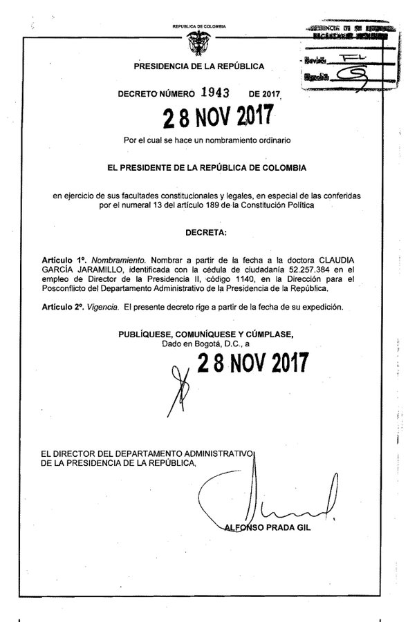 aqmoncaleanowtr's tweet photo. Hay que recordarle a @DanielSamperO que su esposa [Claudia García Jaramillo] ha tenido contratos por 927 millones de peso en el 2017 por el gno Santos. 

¿Eso la hace bodeguera? ¿solo uds tienen derecho a contratar con el Estado? 

RT y like

 #TablaDePetripuntos  #FelizDomingo https://t.co/Ei6T6ApqpD