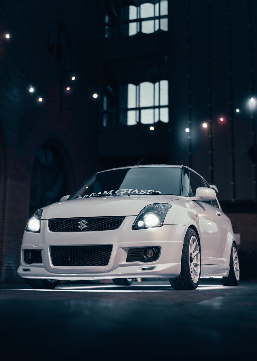 JamesHardingFX's tweet image. This weekends subjects ☀️
•
#CarPhotography #AutomotivePhotography #Honda #Integra #IntegraTypeR #DC2 #Swift #Suzuki