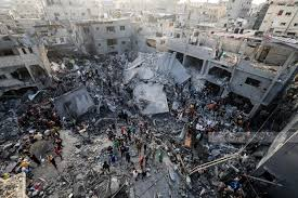 FayezShamm18239's tweet photo. ما أكبر نكبتنا في غزة!
ما أعظم مصيبتنا نحن أهل غزة!
يقتلنا الإسرائيلي بصواريخه فلا نجد سيارة إسعاف تنقلنا إلى المستشفى
ومن تنقله عربة يجرها حمار، لا يجد الطريق السالكة
ومن وصل إلى المستشفى لا يجد متسعاً
ومن وجد سريراً لا يجد الدواء
ومن وجد الدواء لا يجد الدماء 
مصيبتنا كبيرة، كبيرة، كبيرة.
كل هذا الإرهاب الإسرائيلي يحدث تحت سمع وبصر العالم العربي والغربي،
وكأن ذبح الفلسطينيين في غزة حدث عادي جداً، وحدث مألوف، وأمر اعتاد عليه الناس، وكأن الناس في غزة مجرد أرقام.
مجزة هنا، ومجزرة هناك، وشهيد هناك، وعشرة هناك، والحصيلة اليومية مئة شهيد، مئة وعشرون، 300 جريح، ألف جريح
أرقام
أرقام