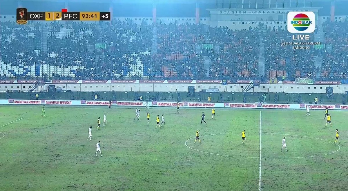 Finale Piala Presiden 
FT : Oxford United 1-2 Port FC 

⚽ Harris 6'
-
⚽ Poeiphimai 43'
⚽ Perea 48'
🟥 Kesarat 53'

Wow wakil Thailand yang juara! 🏆🇹🇭😱