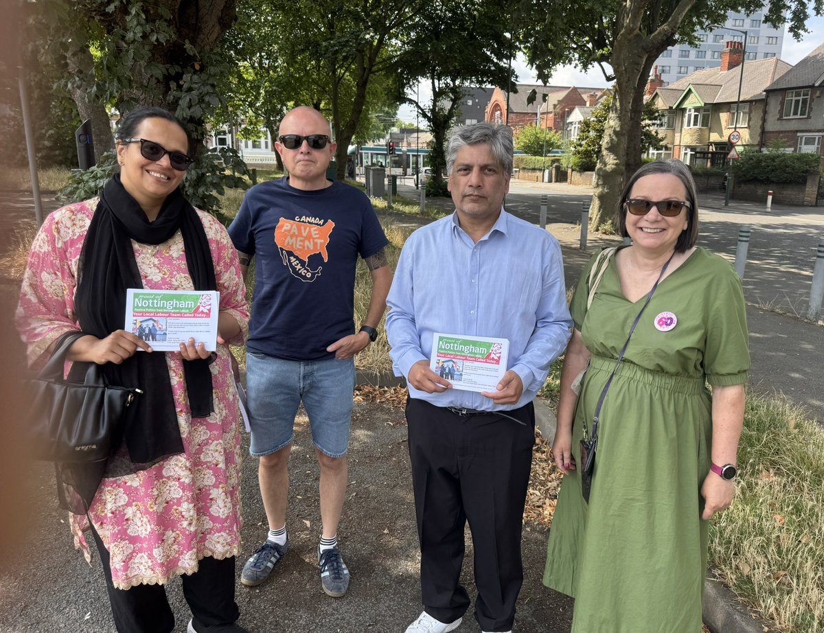 BasfordLabour's tweet image. What a beautiful day in #Nottingham! #Basford #Labour Cllrs Nick & Linda help friends listen to residents in #HysonGreen & #Arboretum on #Labourdoorstep