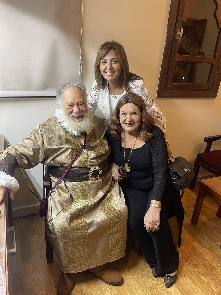 NoraHassanM's tweet image. أنا استمتعت جدا لدرجة الانبهار امبارح بحضور مسرحية الاستاذ يحيي الفخراني الملك لير علي المسرح القومي بميدان العتبة ، عرض اقل ما يقال عنه انه مصري عالمي 
مليون تحية إعجاب وتقدير من القلب لفريق العمل 
#المسرح_القومي 
#يحيي_الفخراني 
#مصر