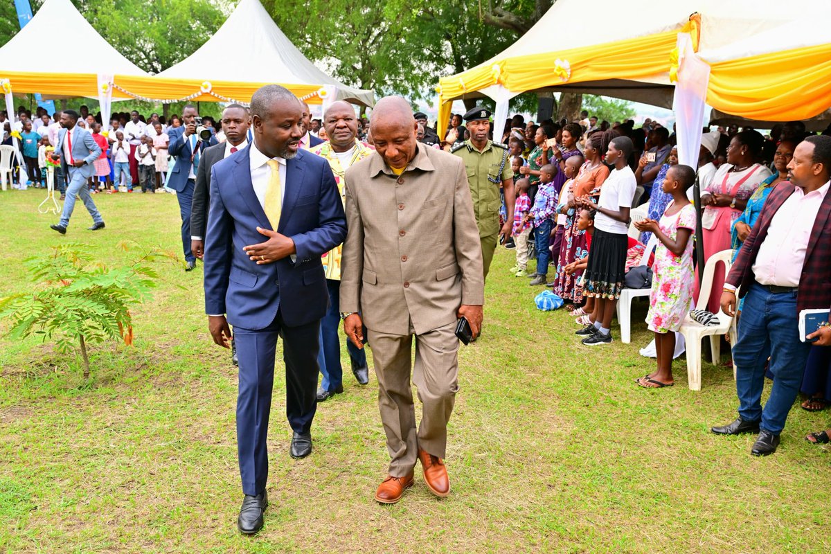 KabbyangaB's tweet image. Today, We hosted the Deputy Speaker of Parliament, Rt. Hon. @Thomas_Tayebwa who was delegated by Pres. @KagutaMuseveni at a fundraising event for our Catholic Diocese of Kasese. Many thanks to all our people that turned up to build the God's church!