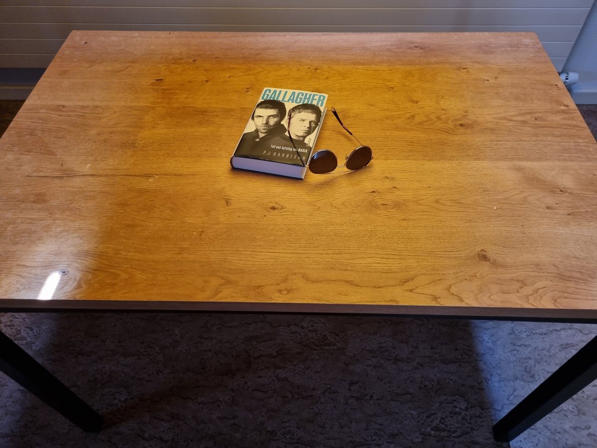 Try to sit with me 
around my table
But never bring a chair  
Roll it over again <a href="/oasis/">Oasis</a> 
#oasislive25 #standingontheshoulderofgiants #rollitover #Gallagher #noelgallagher #liamgallagher #poetry #lyricsmatter #lyricalmood #justbe #sundayvibes #SongOfTheDay #soundtrackoflife #chair