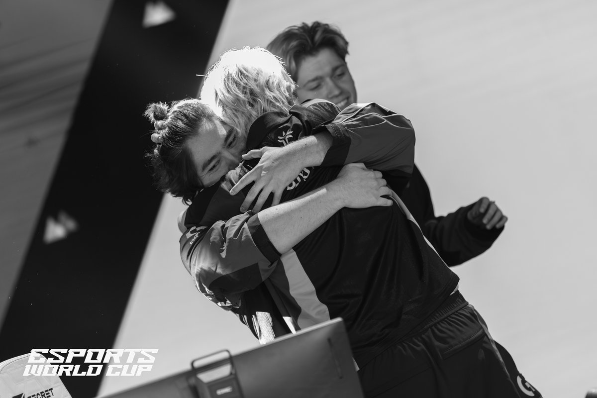 Heretics Valorant (@hereticsvalo) on Twitter photo Vamooos, por fin se nos dió.
Somos campeones de la EWC después de hacer un reverse sweep histórico contra Fnatic (3-2).
Os quiero con todo mi corazón❤️❤️ <a href="/HereticsVal/">Heretics Valorant</a>
#VamosHeretics 🏆🏆🏆🏆🏆 Vamooos, por fin se nos dió.
Somos campeones de la EWC después de hacer un reverse sweep histórico contra Fnatic (3-2).
Os quiero con todo mi corazón❤️❤️ <a href="/HereticsVal/">Heretics Valorant</a>
#VamosHeretics 🏆🏆🏆🏆🏆