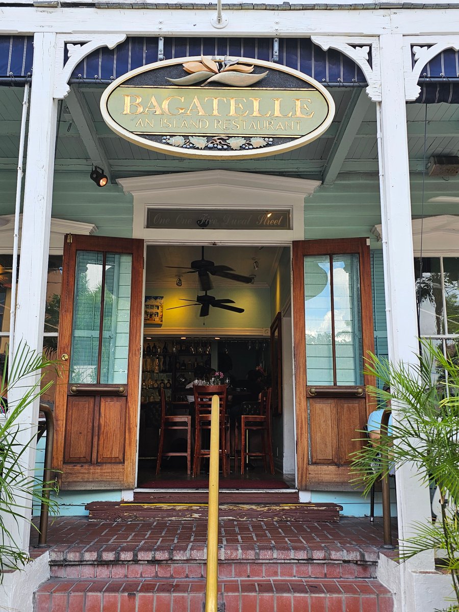 FlaKeysResorts's tweet image. Breakfast at Bagatelle anyone?

That little green storefront with the charm...

You can almost smell the coffee and fresh pastries from here.

Love how Key West does breakfast.

No rush. No corporate vibes.

Just good food in a place that feels like it&apos;s been here forever.

(Even…