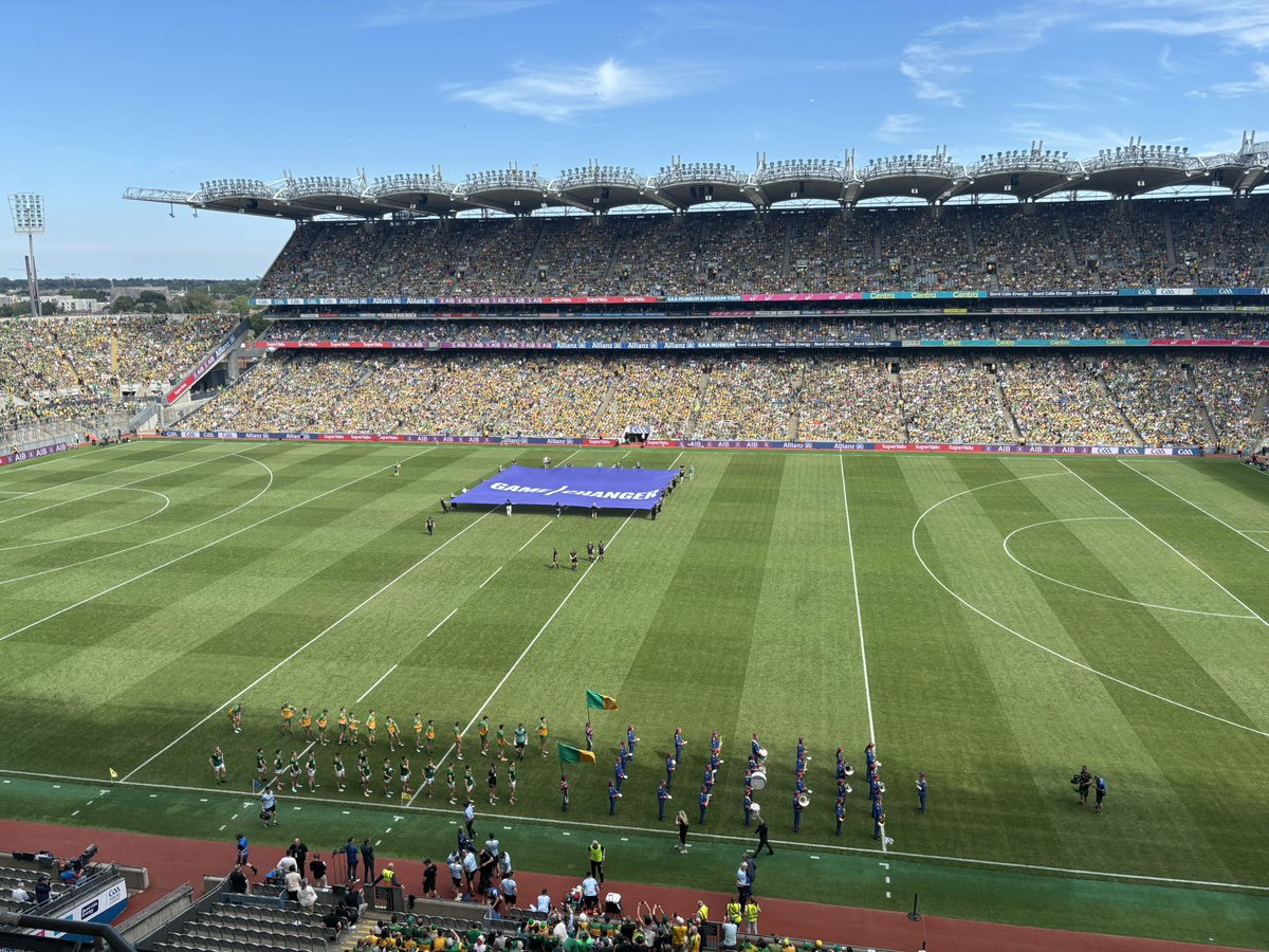 Deadly atmosphere but this jersey combination is far from ideal