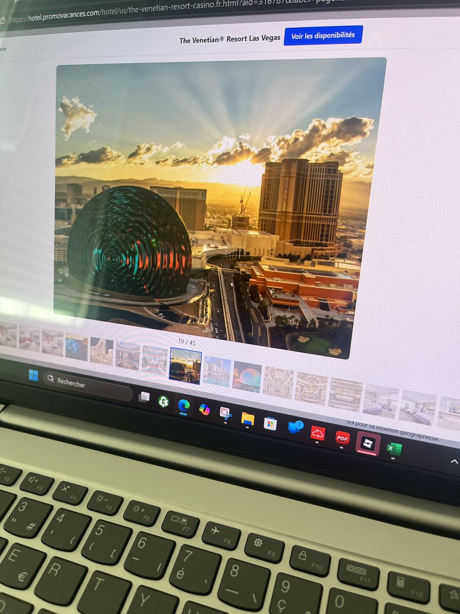 daxlikesnacks's tweet photo. My mom tryna book this hotel with a view of the Sphere, i said FUCK NO #thelargest https://t.co/vzIpIItSEi