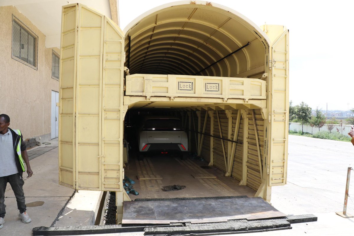 TakeleUma's tweet image. Good News for Vehicle Importers! 

The  Roll-in/Roll-out (RoRo) train service for vehicle transportation is now fully operational at Modjo Dry Port. Highly Reliable,Timely Deliveries, 
Cost-Effective Solutions. 
Experience frontier Logistics at Mojo dry port with EDR .
