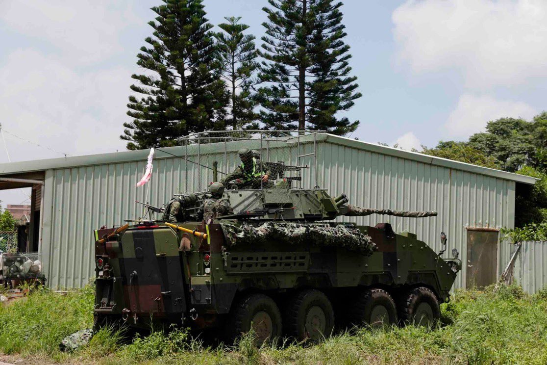 Jaime Ocon 歐海美 (@jaimeocon1) on Twitter photo Since I’ve been in Taiwan covering defense, I dont think I’ve ever seen Taiwanese tanks or armored vehicles with drone cages. Lessons are being learned!
Source: Taiwan/Adiz, <a href="/new27brigade/">新‧二七部隊 軍事雜談 (New 27 Brigade)🇹🇼🇺🇦🇮🇱</a>
<a href="/TaiwanMonitor/">Taiwan Security Monitor</a> Since I’ve been in Taiwan covering defense, I dont think I’ve ever seen Taiwanese tanks or armored vehicles with drone cages. Lessons are being learned!
Source: Taiwan/Adiz, <a href="/new27brigade/">新‧二七部隊 軍事雜談 (New 27 Brigade)🇹🇼🇺🇦🇮🇱</a>
<a href="/TaiwanMonitor/">Taiwan Security Monitor</a>