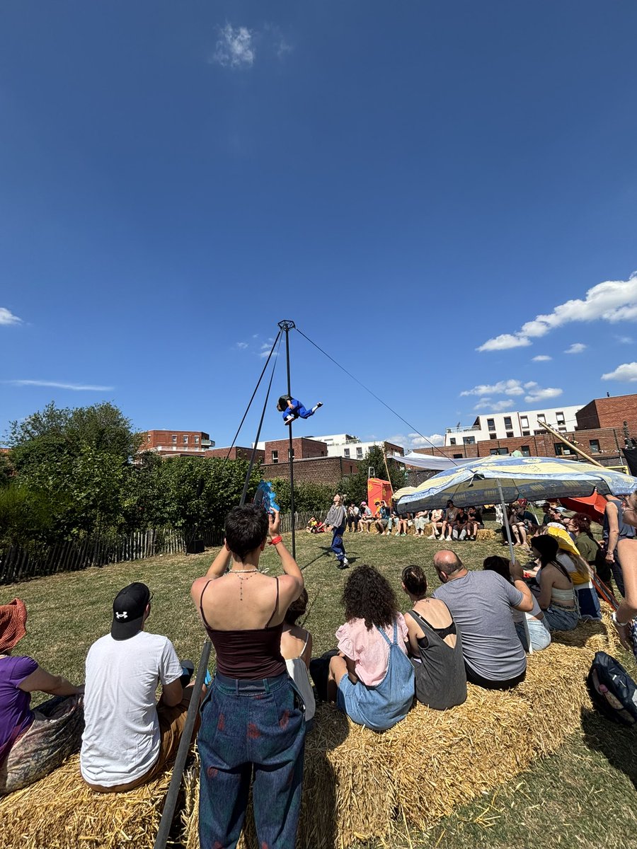 🎪#FestiSud a fait vibrer #LilleSud pour sa 3ème édition avec une programmation riche : arts de rue, musique, cirque, jeux &amp; une scène ouverte en plein air.
Une belle dynamique de quartier en présence de <a href="/al_lechner/">Alechner</a> 🎉
#Lilleenmouvement