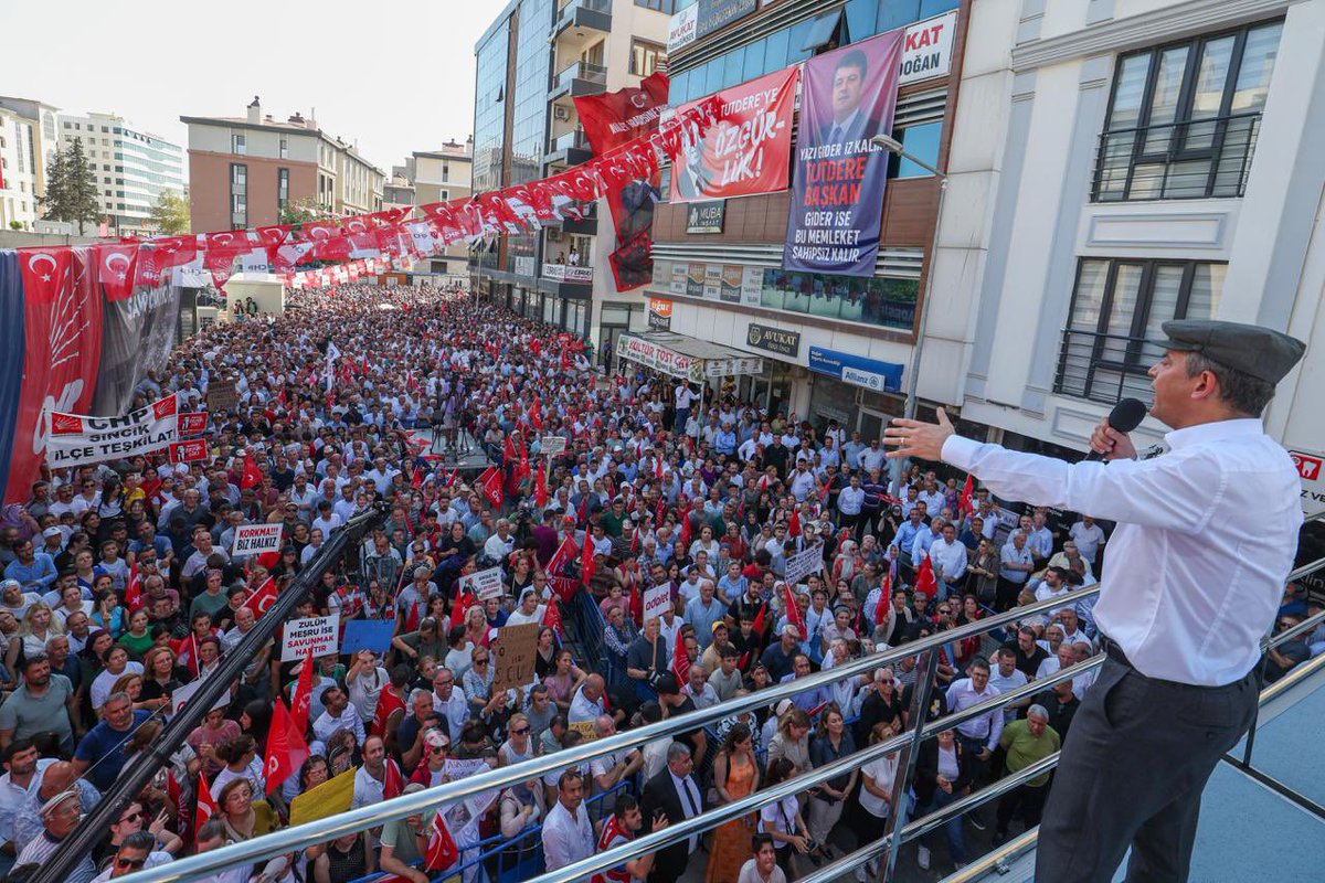 Acıyı da umudu da en derinden yaşayan Adıyaman’da meydanları dolduranlara teşekkür ediyorum.

Bugün birilerinin bir hesabı olabilir ama bu milletin de bir hesabı var, o hesap sandıkta görülecek!

Artık bakan evlatlarının değil vatan evlatlarının yüzü gülecek!