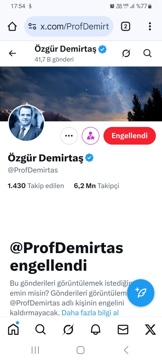 Çok boş biriymiş. Ve acayip bir şey, 6,5 milyon kişi takip ediyor.  Ben takip etmiyordum ama paylaşımları sürekli sayfama düşüyordu. Neyseki engellemek aklıma geldi.